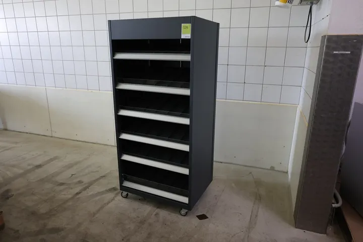 1 x Verkaufswagen Warenpräsenter Maße: 75 x 58 x 164 cm